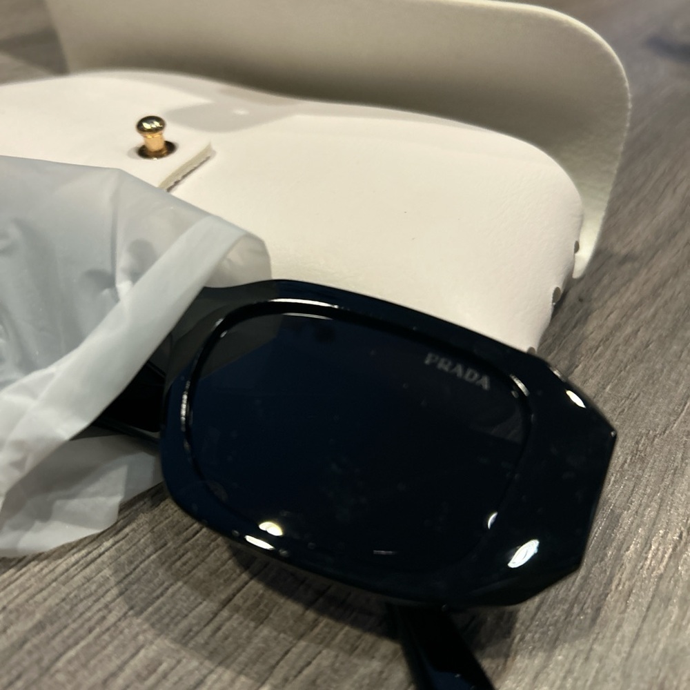 Prada Milano Designer Sunglasses in Glossy Black